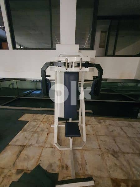 Gym equipments smith  machine 03027072 GEO SPORTS  مكنة لتمرين الظهر 2