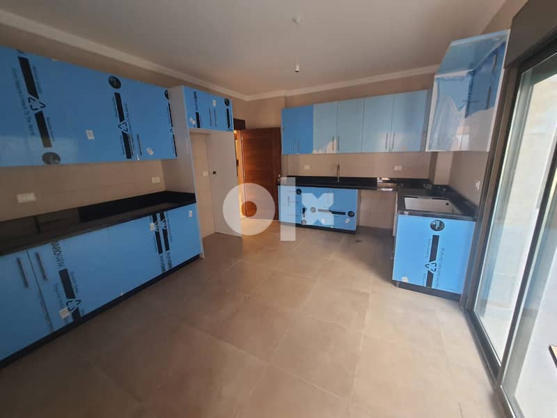 24/7 electricity, 250m2 apartment + terrace + view for rent in  Baabda 4