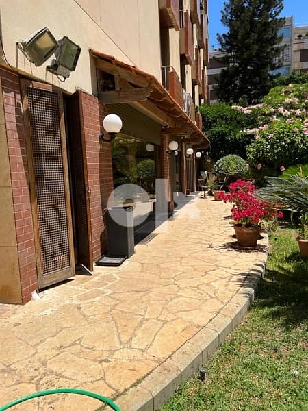 Double level villa with swimming pool and garden in high end street 11