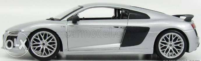 Audi R8 V10 diecast car model 1:18 1