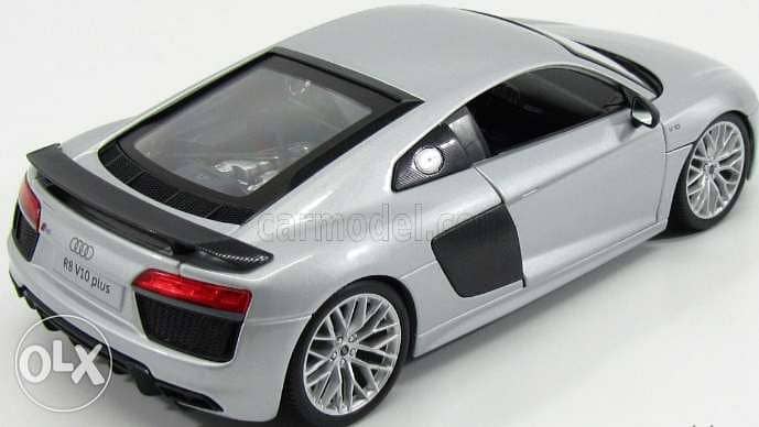 Audi R8 V10 diecast car model 1:18 4
