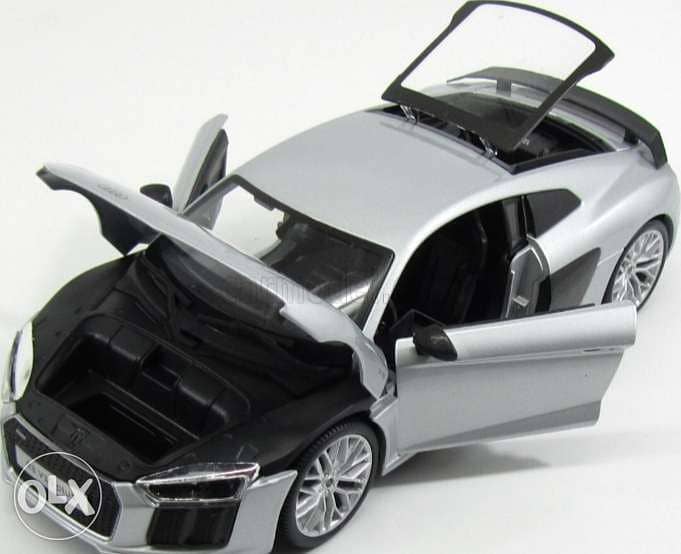 Audi R8 V10 diecast car model 1:18 5