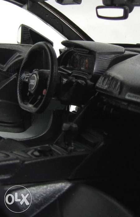 Audi R8 V10 diecast car model 1:18 6