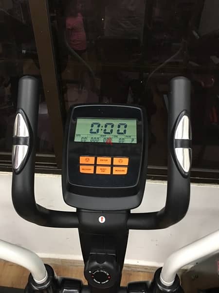 elliptical like new used 2 times very good condition 70/443573 RODGE 2