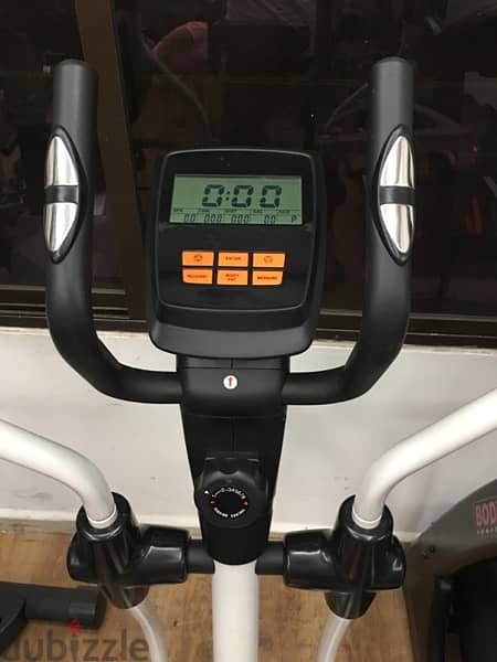 elliptical like new used 2 times very good condition 70/443573 RODGE 3