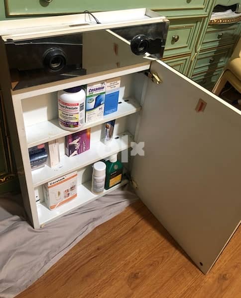 home pharmacy cabinet  صيدليه بيتيه 1
