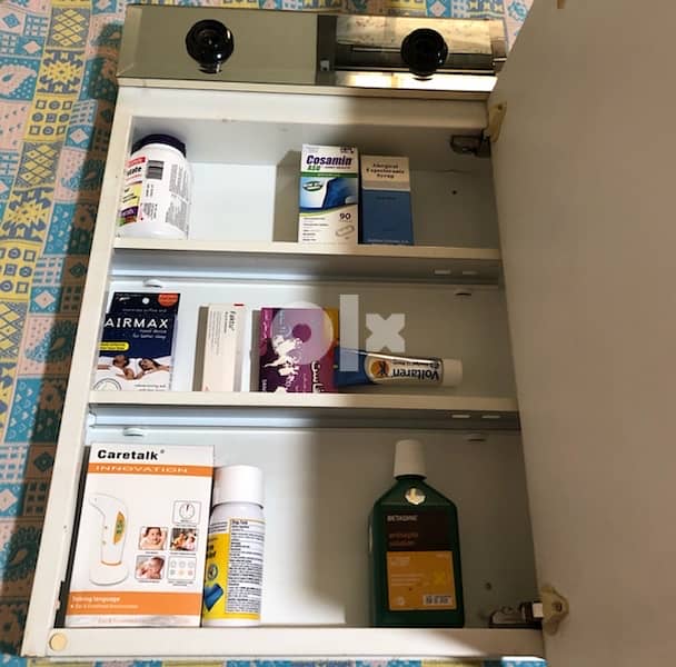 home pharmacy cabinet  صيدليه بيتيه 3