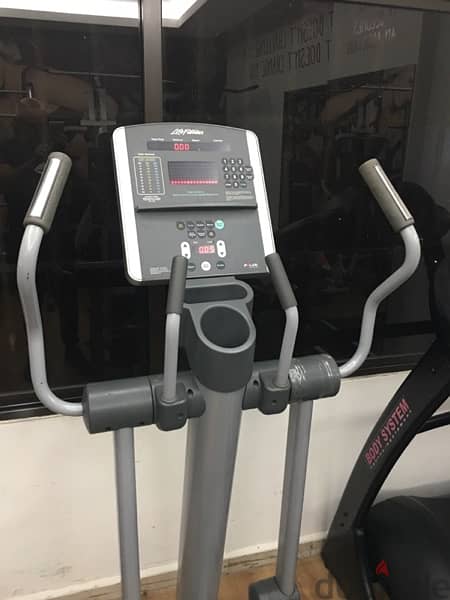 life fitness elliptical like new we have also all sports equipment 4