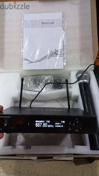 wireless microphone single handled,brand leem,new in box,687 mhz 1