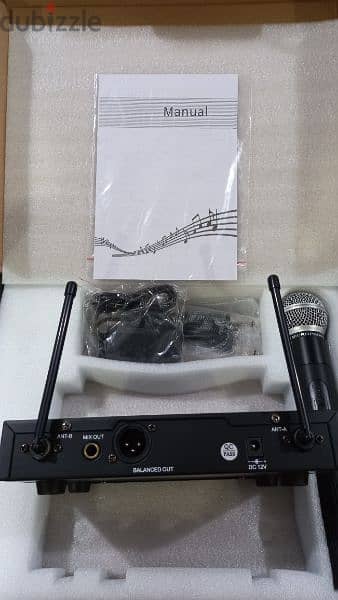wireless microphone single handled,brand leem,new in box,687 mhz 2