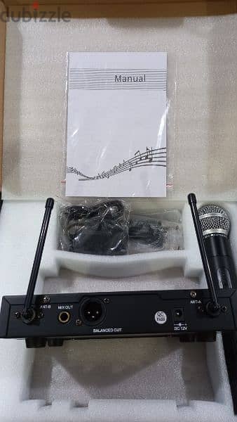 wireless microphone single handled,brand leem,new in box,687 mhz 1