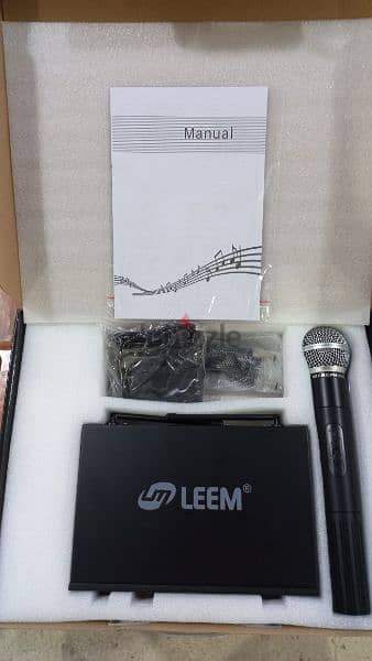 wireless microphone single handled,brand leem,new in box,687 mhz 3