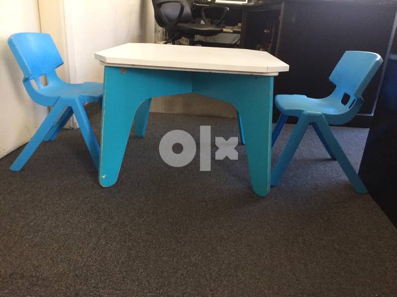 Kids Table and Chairs 0