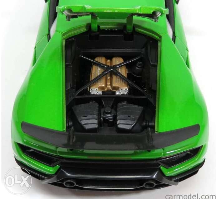 Huracan Performante diecast car model 1:18. 6