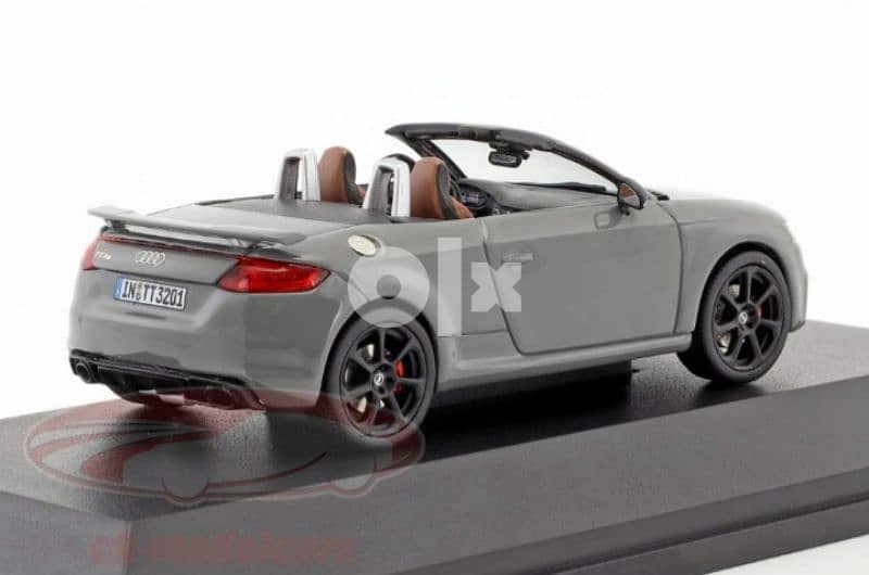 Audi TT RS Roadster diecast car model 1:43. 3