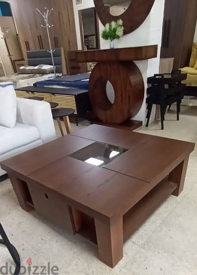 طاولة نصف قشرة سنديان.  Center table