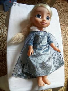 ELSA SINGING +TRADITIONS 35 Cm -FROZEN 2 as new mechanism doll=25$