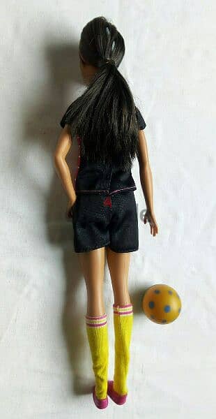 BARBIE SOCCER PLAYER - I CAN BE brunette great doll +complete wear=17$ 4