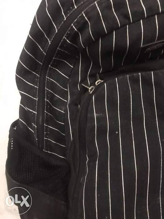 Vans backpack pinstripes 2 layers great condition 4