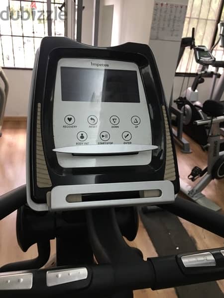big elliptical for home and gym used like new 70/443573 RODGE 3