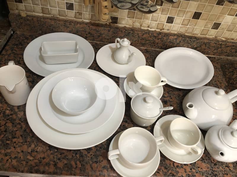 white /off white dinning plates/ service 1