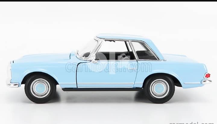 Mercedes 230SL (1963) diecast car model 1:24. 2