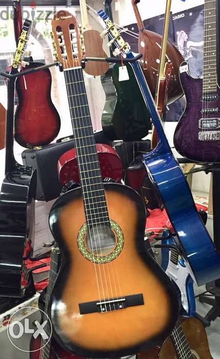 classical guitars all sizes available غيتار 2