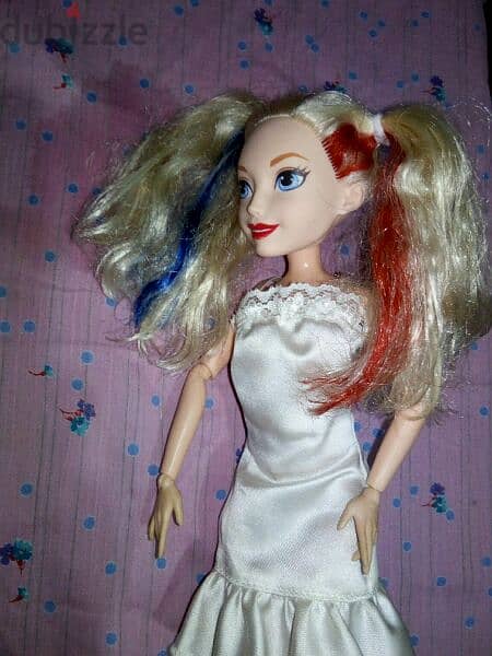 Offer: DESCENDANTS Disney Rare Great doll, articulated body parts=15$ 2