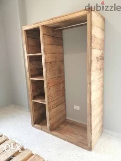 Pallets small closet American style خزانة خشب طبليات حجم صغير