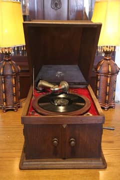 retro phonograph antique britich 0