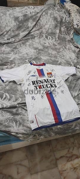 Olympique Lyonnais 2004-2005 signed jersey