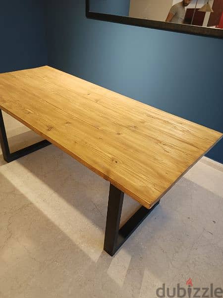 wood dining table with metal base طاولة سفرة خشب وقاعدة حديد 1