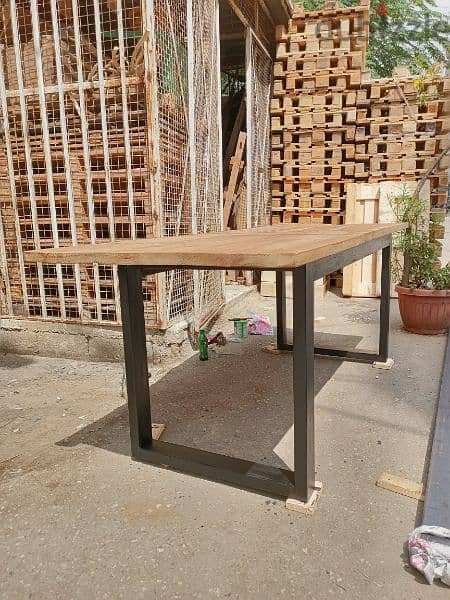 wood dining table with metal base طاولة سفرة خشب وقاعدة حديد 9