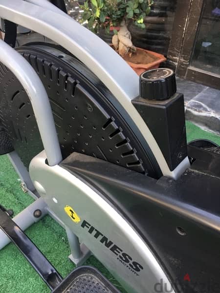 elliptical Byke with dumbells and twister like new 70/443573 RODGE 3