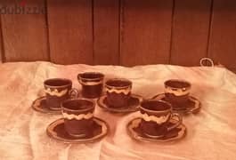 coffee cups and saucers 0
