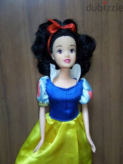 PRINCESS SNOW WHITE dressed Disney Great doll has bend legs +Shoes=18$