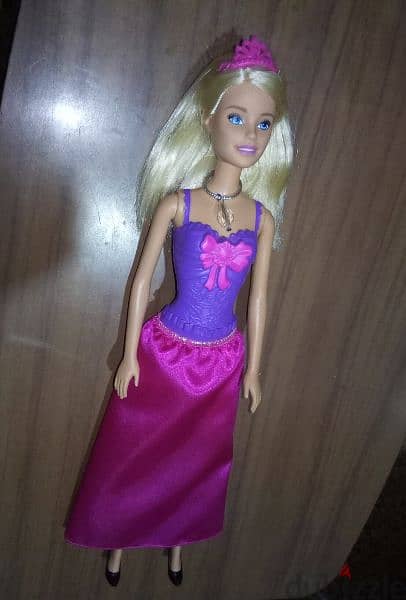 DREAMTOPIA Barbie Princess Mattel doll +her skirt +Shoes +crown=17$ 1