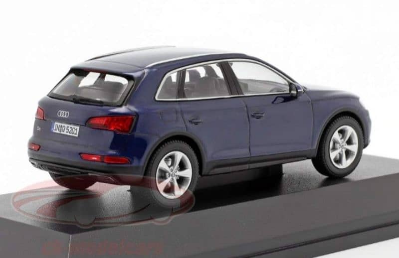 Audi Q5 (2015) diecast car model 1:43. 3