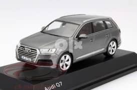 Audi Q7 (2015) diecast car model 1:43. 0