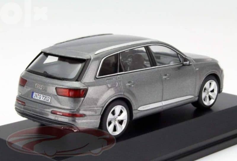Audi Q7 (2015) diecast car model 1:43. 3