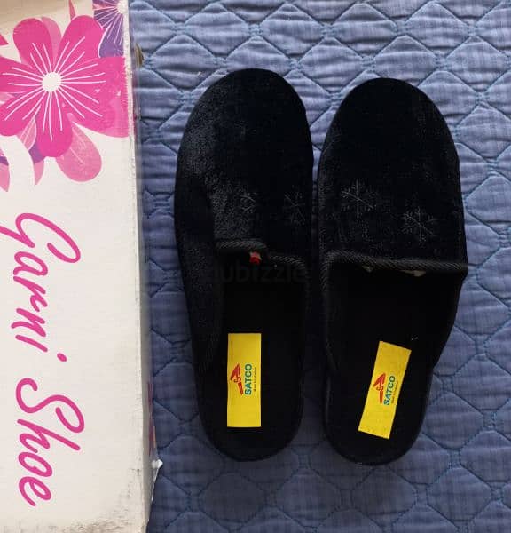 black slippers 0