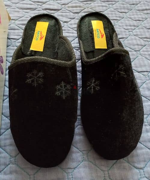 black slippers 1