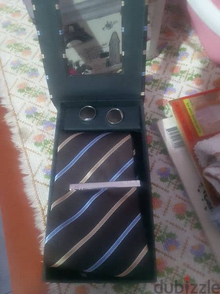Necktie with its accessories ( for only $3) 1