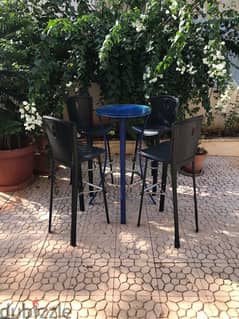 Elegant Bar Chairs and Table In perfect Condition