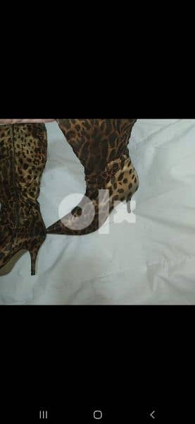 satin gold print shoes 39 only  1=7$ or 3=15$ 1