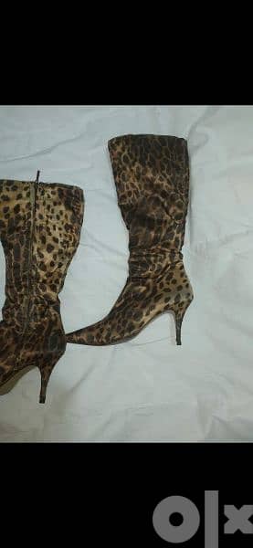 satin gold print shoes 39 only  1=7$ or 3=15$ 4