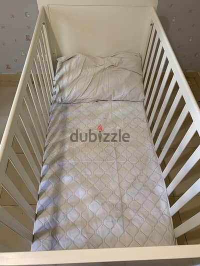 MAMAS & PAPAS WHITE CRIB WITH ORIGINAL MAMAS AND PAPAS MATTRESS