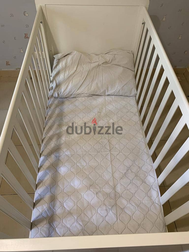 MAMAS & PAPAS WHITE CRIB WITH ORIGINAL MAMAS AND PAPAS MATTRESS 0