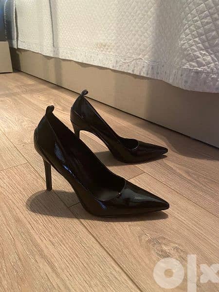 charles & keith black pump 1