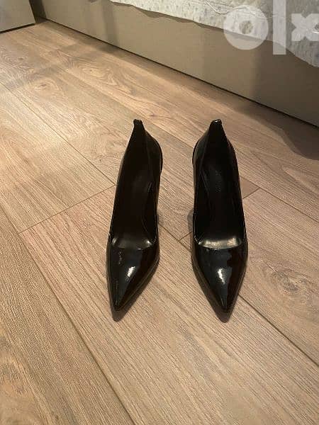 charles & keith black pump 3